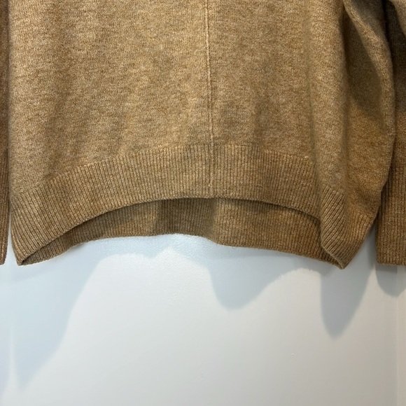 ‼️SOLD‼️ Vince Camuto women’s Camel Crewneck Sweater size large. - Picture 3 of 7